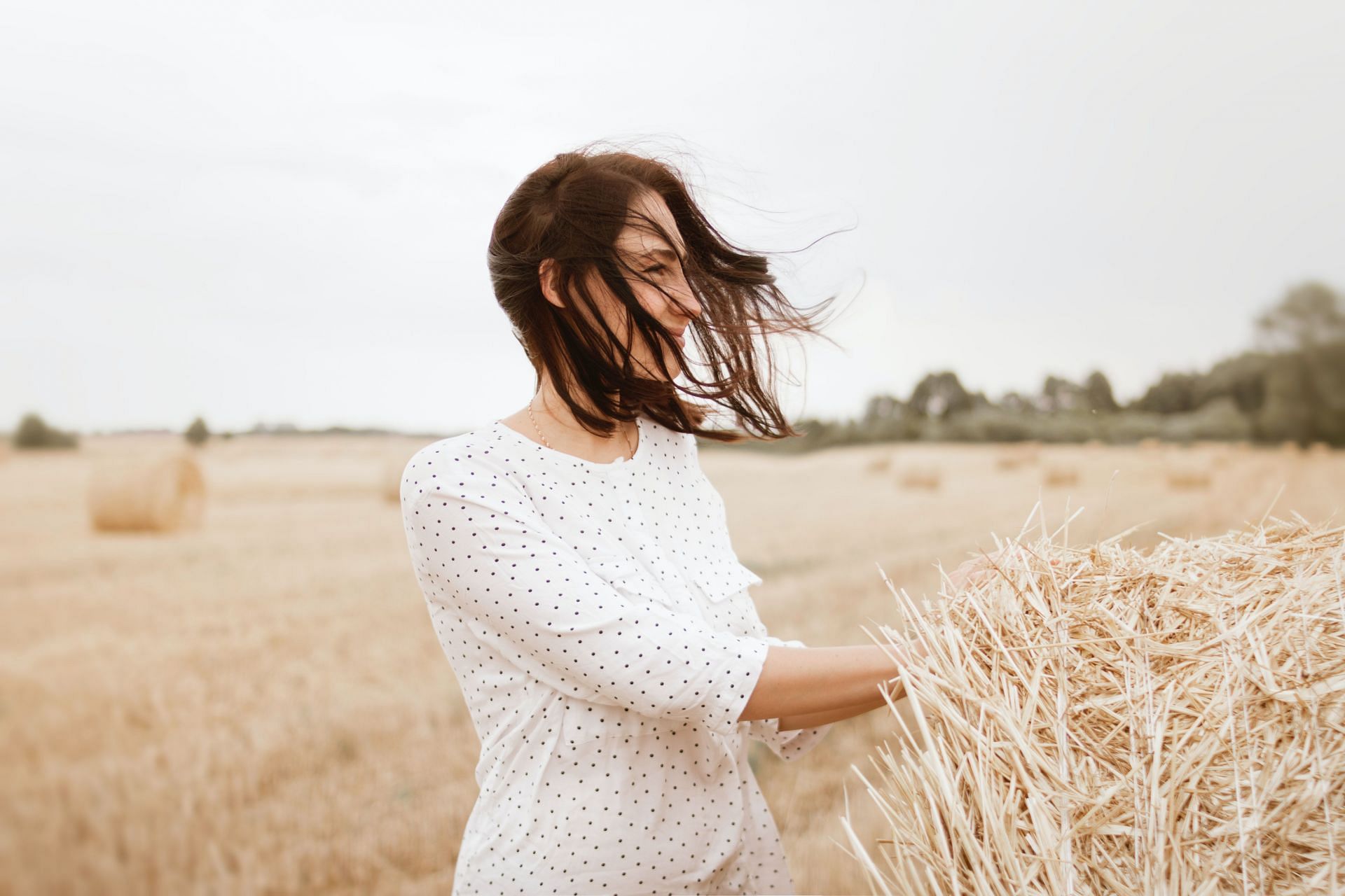 How to prevent and maintain dry hair? (Image via Pexels / dominika roseday)