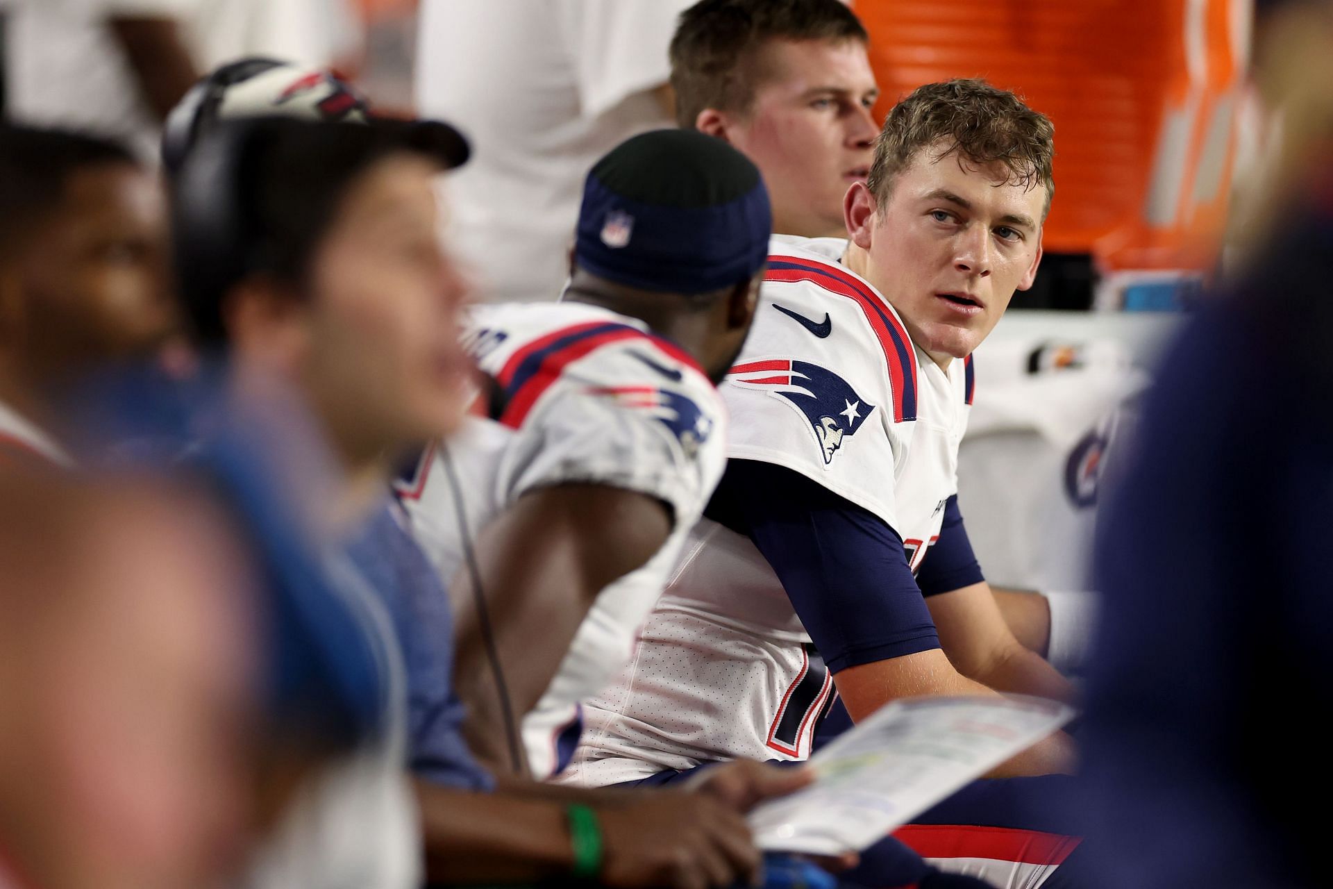 Jones speaking with teammate at New England Patriots v Arizona Cardinals