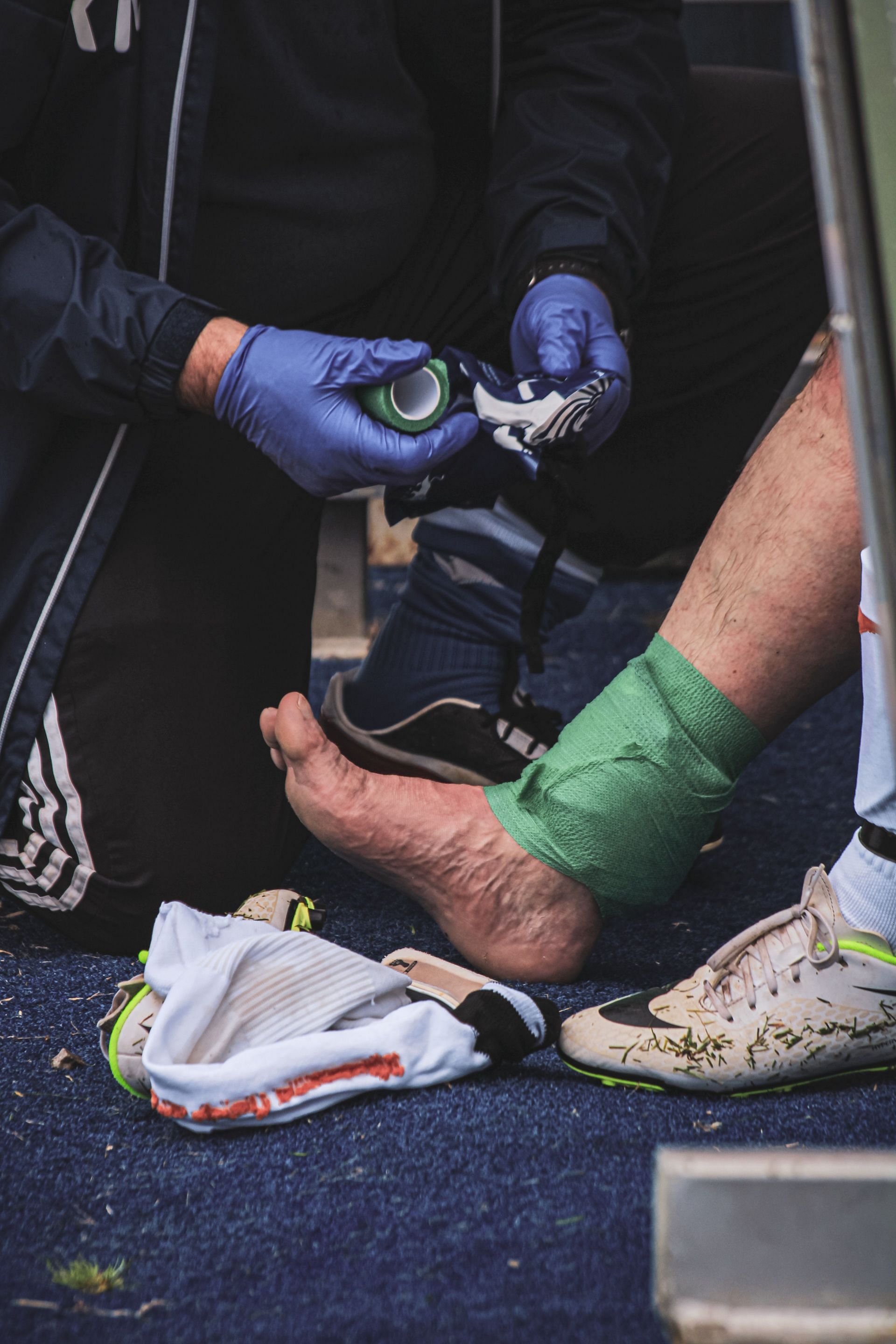 One of the primary goals of early intervention for ankle injuries is to reduce pain and swelling (Image via Pexels)