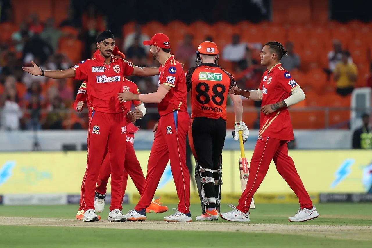 Arshdeep Singh celebrates a wicket with his teammates. (Pic: iplt20.com)