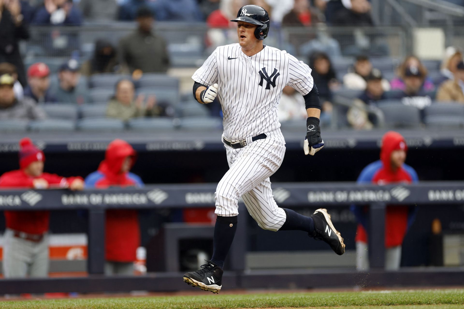 DJ LeMahieu of the New York Yankees poses with his wife during the