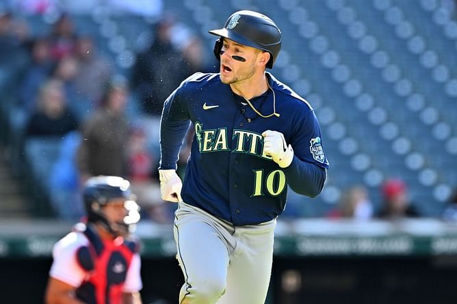 Seattle Mariners fans awestruck by Jarred Kelenic’s 482-foot home run at Wrigley Field: "He’s here and he’s perfect" "Kelenic? More like Killin it"