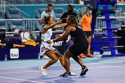 Leylah Fernandez (L) and Taylor Townsend