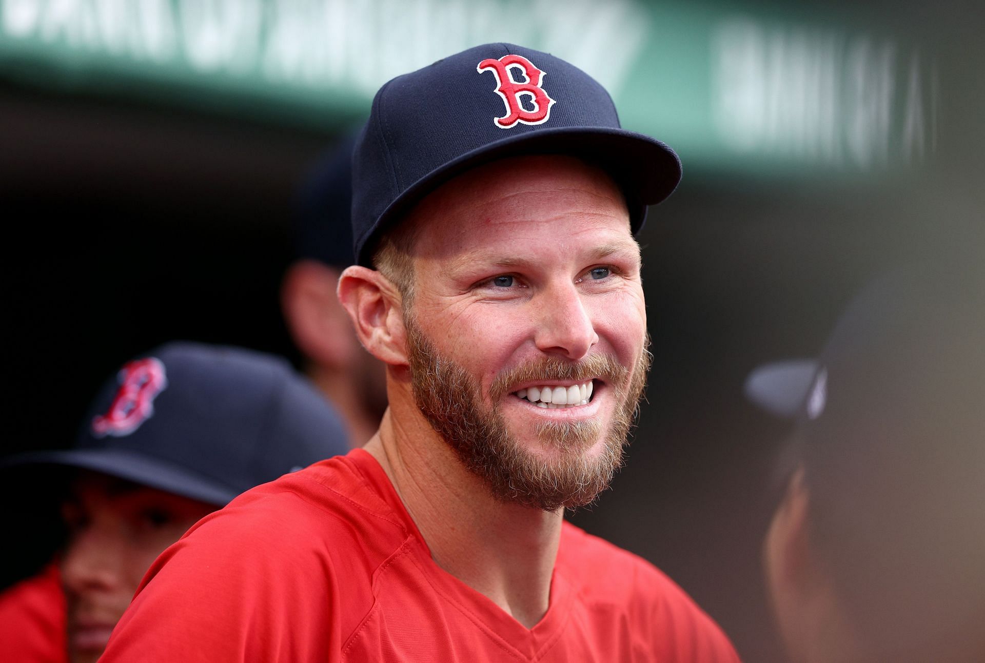 Chris Sale beats up Gatorade cooler in dugout after poor outing