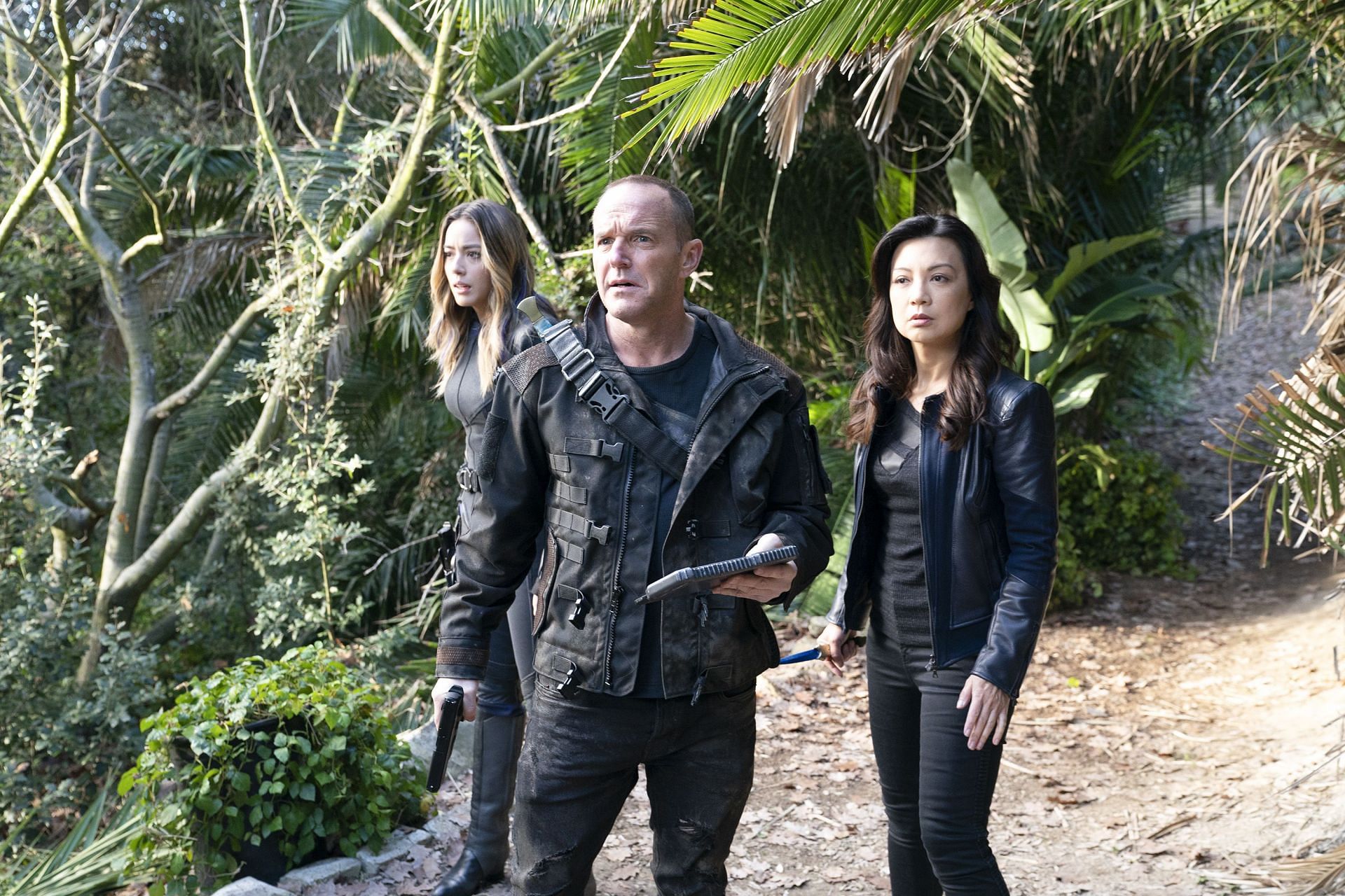 Clark Gregg as Phil Coulson, leading a team of S.H.I.E.L.D. agents on a mission (Image via ABC)