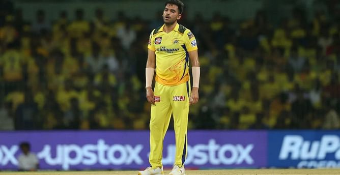 "Get a residence permit there" - Ravi Shastri takes a jibe at CSK pacer Deepak Chahar amid injury concerns