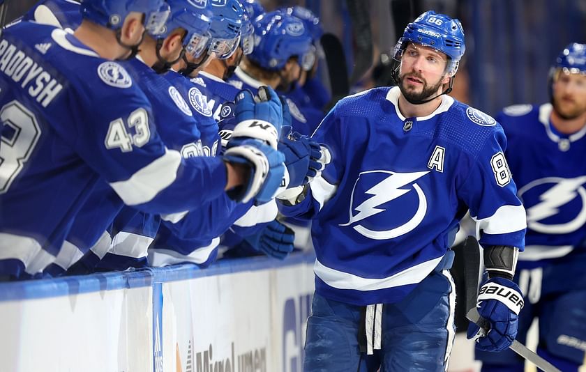 Tampa Bay Lightning shock Leafs crowd in three goal outburst in first period