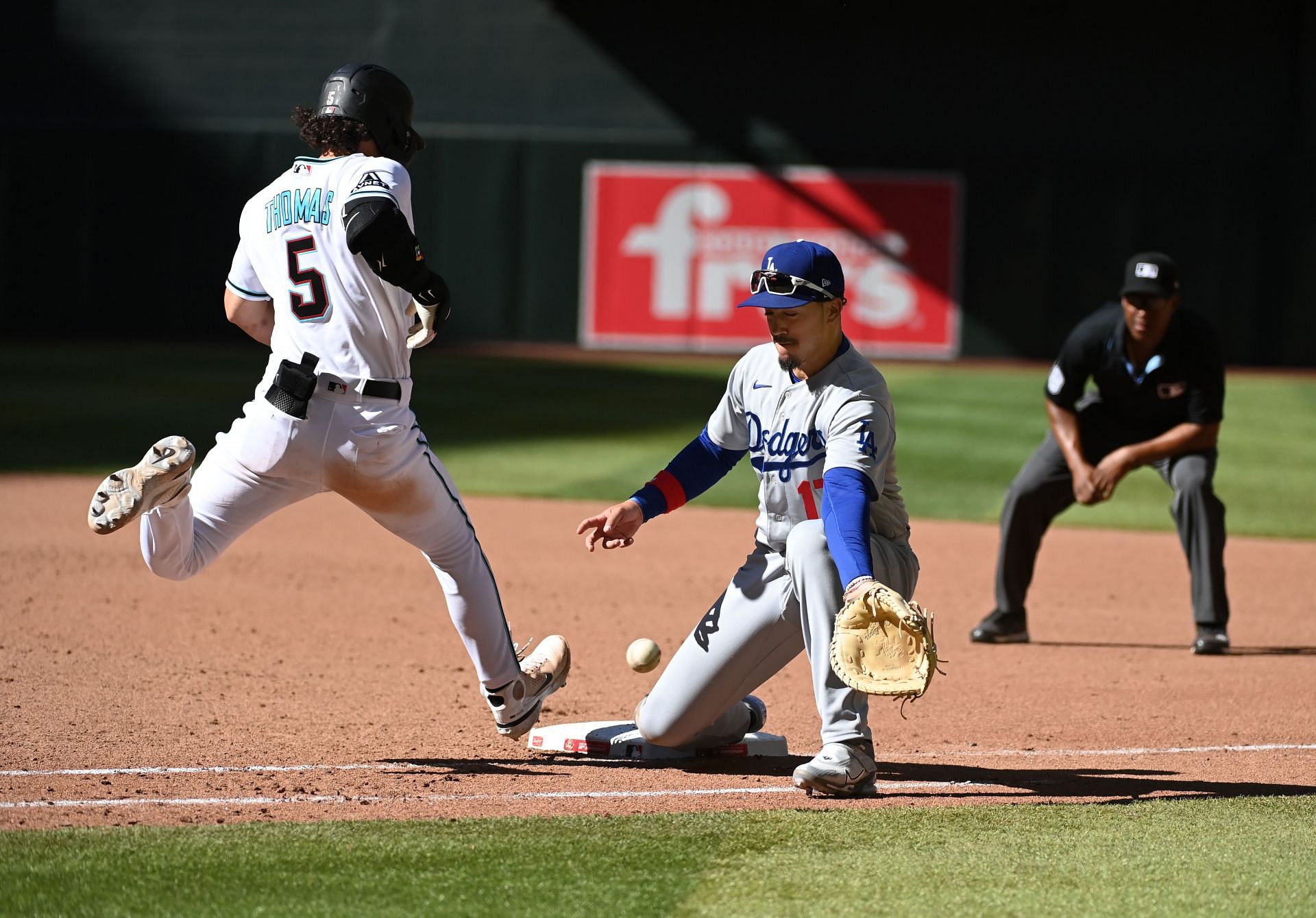 Dodgers' cakewalk to a Mickey Mouse title : r/SFGiants