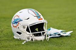 Former Miami Dolphins TE & OL Ronnie Lee dies at age 66