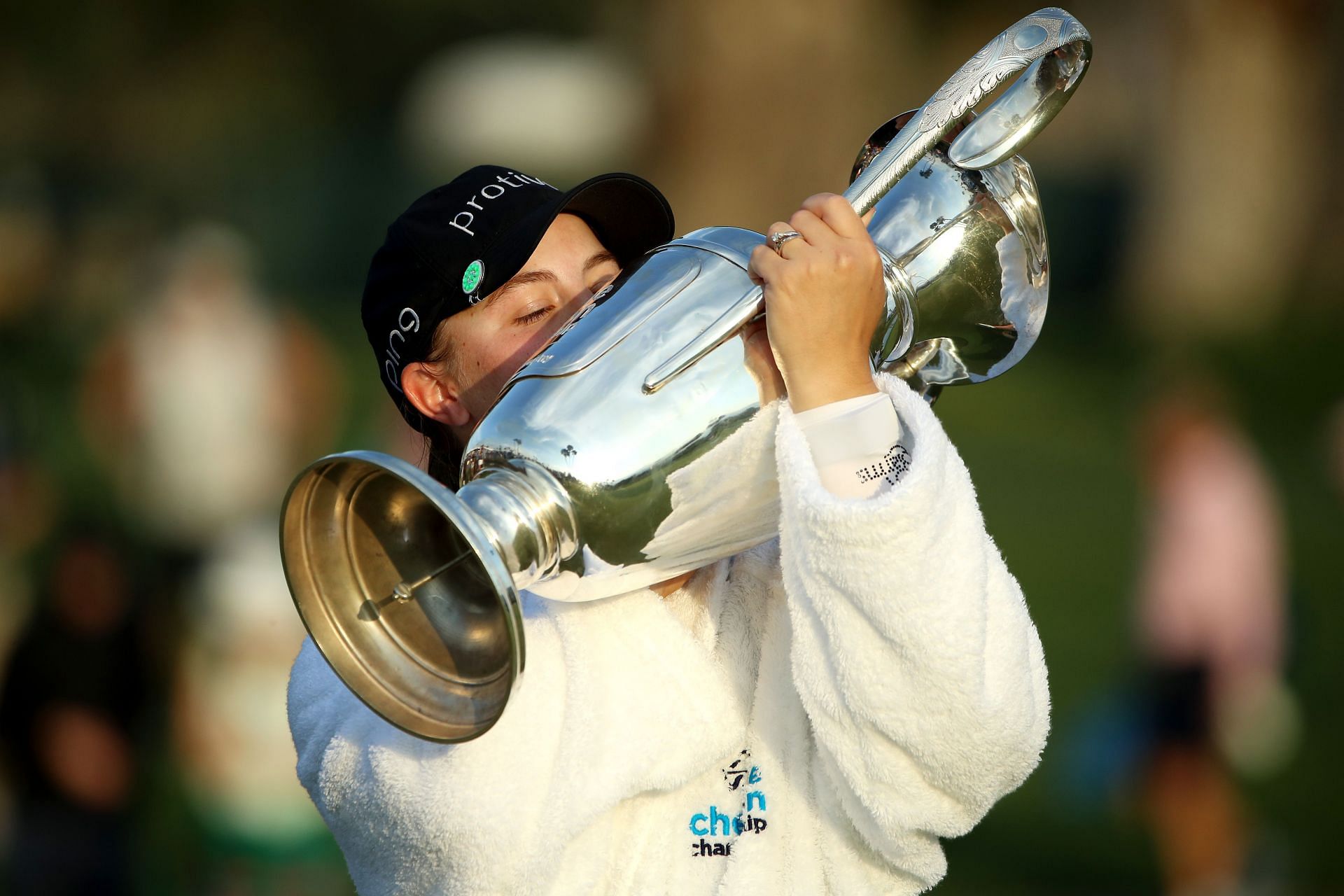 Jennifer Kupcho celebrates with The Dinah Shore Trophy after winning The Chevron Championship