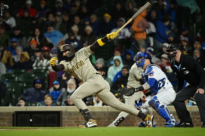 San Diego Padres fans celebrate returning to .500 with win over Chicago Cubs: "Found the bats tonight. Great work" "Ok I love you guys again"
