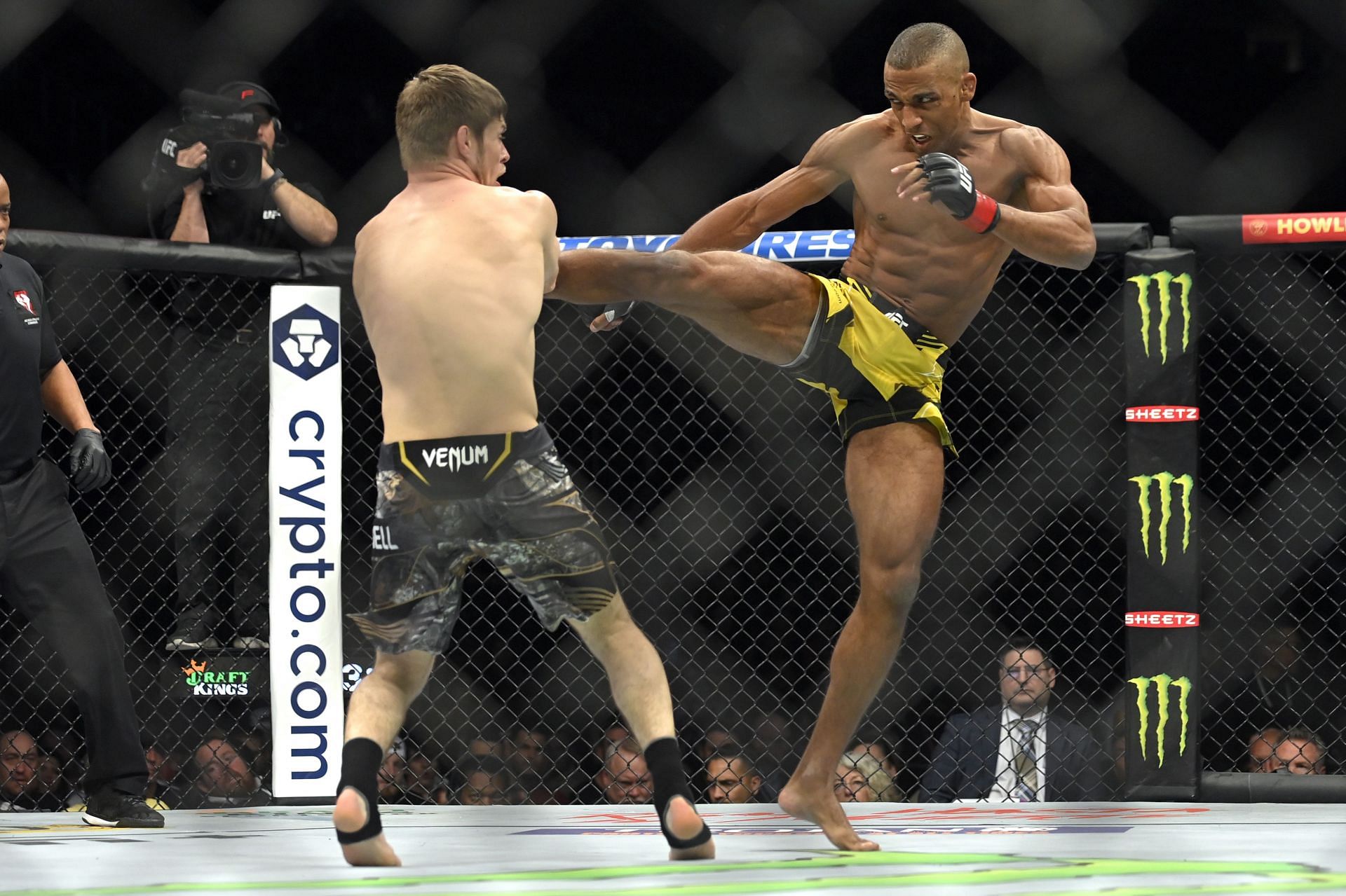 Edson Barboza uncorked a scary knockout against Billy Quarantillo