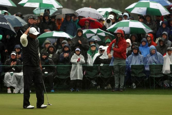 "He’s done more than enough" - Fans react as Tiger Woods continues to limp on Day 3 of Masters