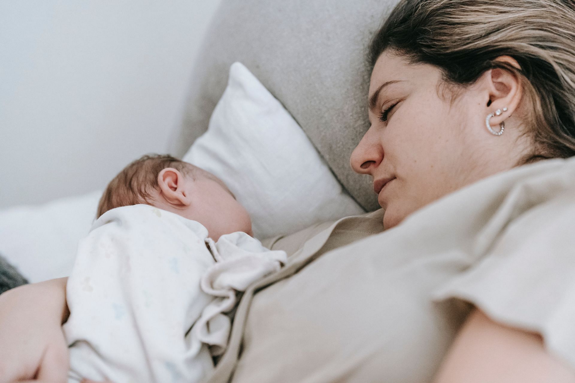 Postpartum Sleep (Image via Pexels)
