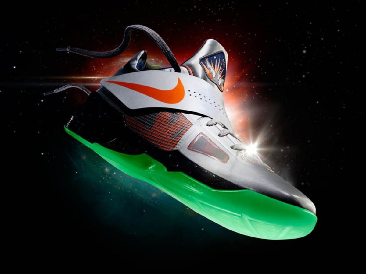 Nike KD4 Galaxy shoes (Image via Nike)
