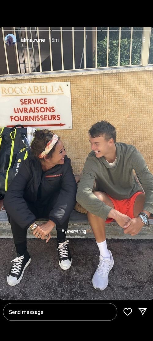 Holger Rune and his mother share a heartwarming moment.