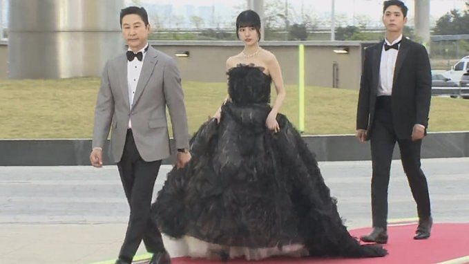 Undeniable Chemistry: Park Bo-gum swoons fans with his sweet gesture  towards Bae Suzy at the 2023 Baeksang Art Awards