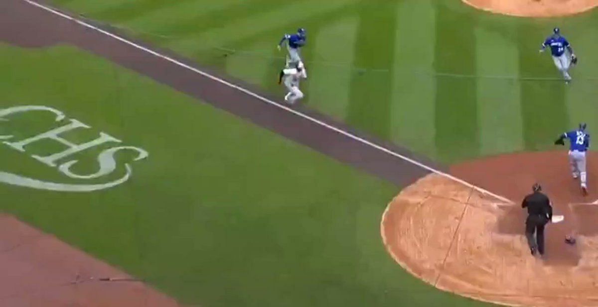 Royals bunt into a triple play, lose embarrassing game to the