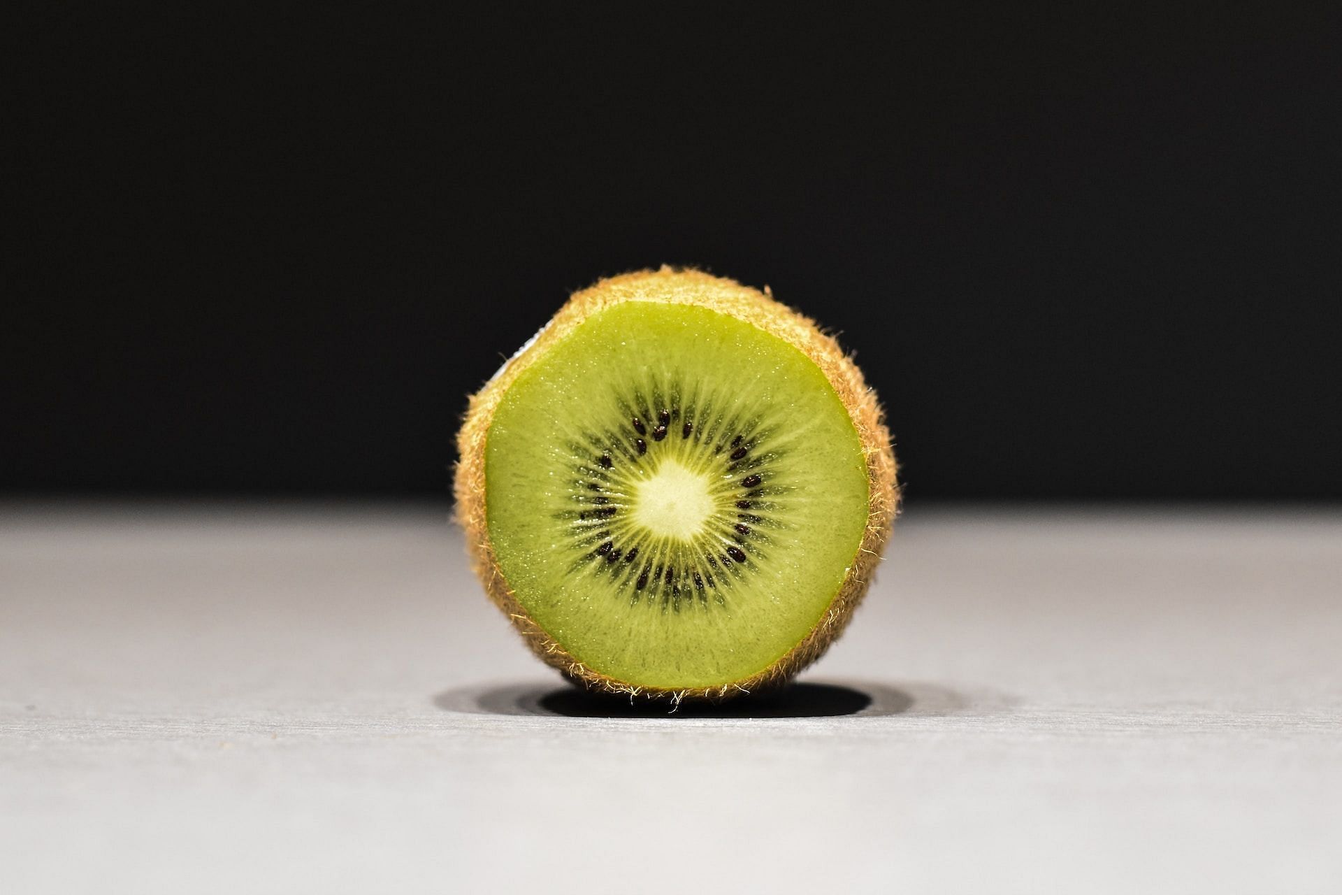 Kiwi skin (Photo via Ashish Vyas/Unsplash)