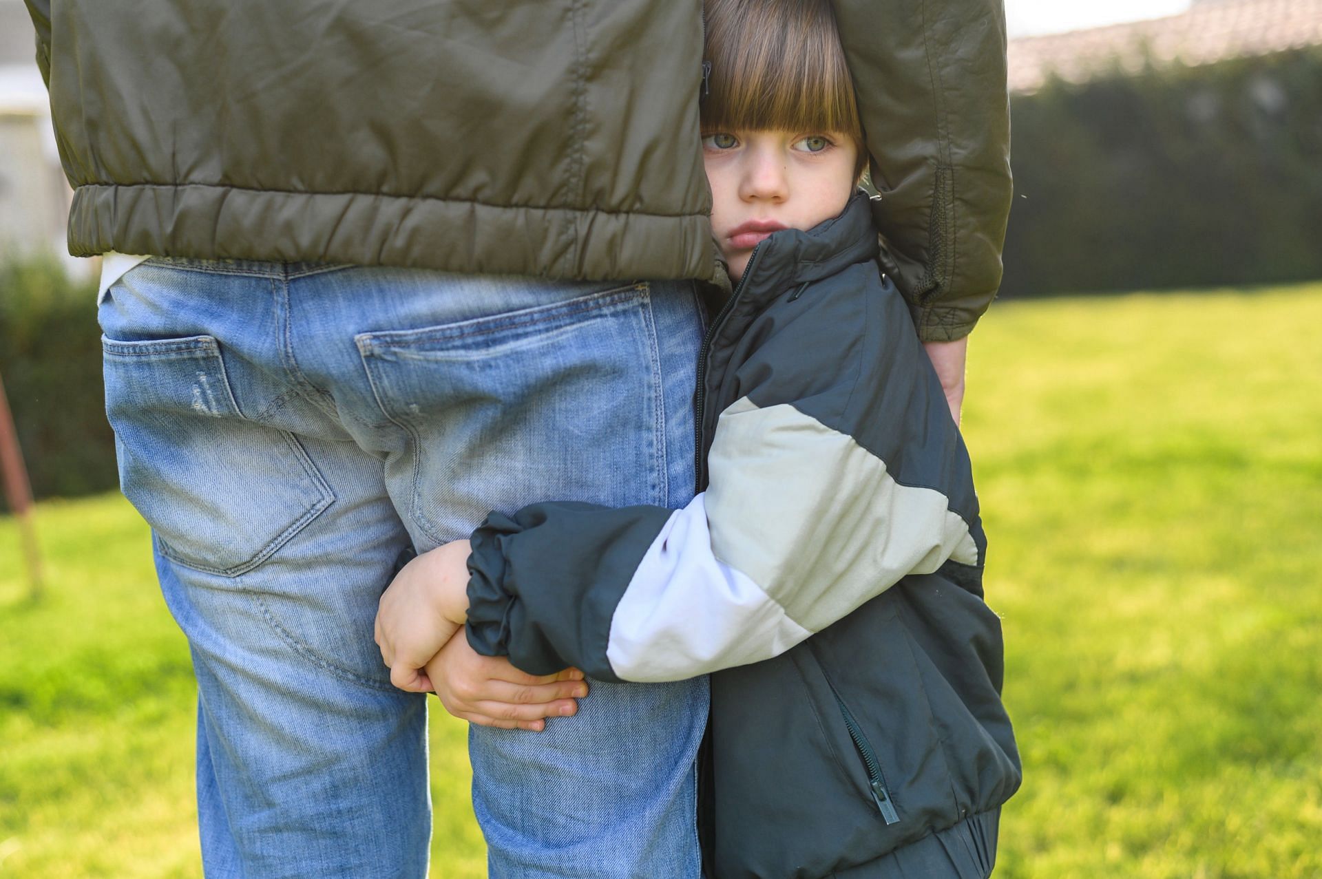 Children have trouble connecting or attaching to others. (Image via Freepik/ Freepik)