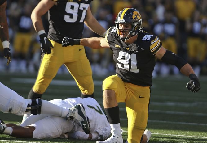 Lukas Van Ness 2023 NFL Draft profile: Scout report for the Iowa EDGE
