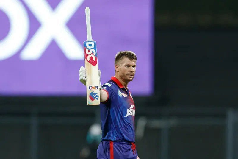 David Warner raising his bat after a fifty vs RCB [IPLT20]