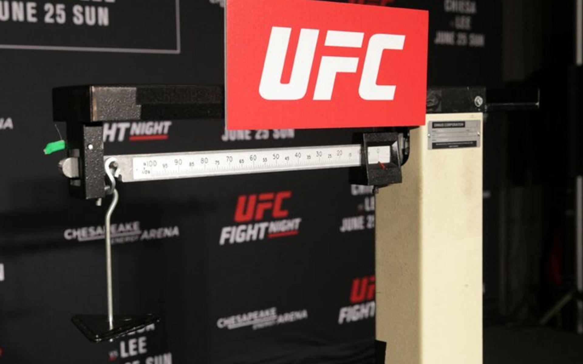The UFC weigh-in scale (Image credits @ULTfightFANS Twitter)