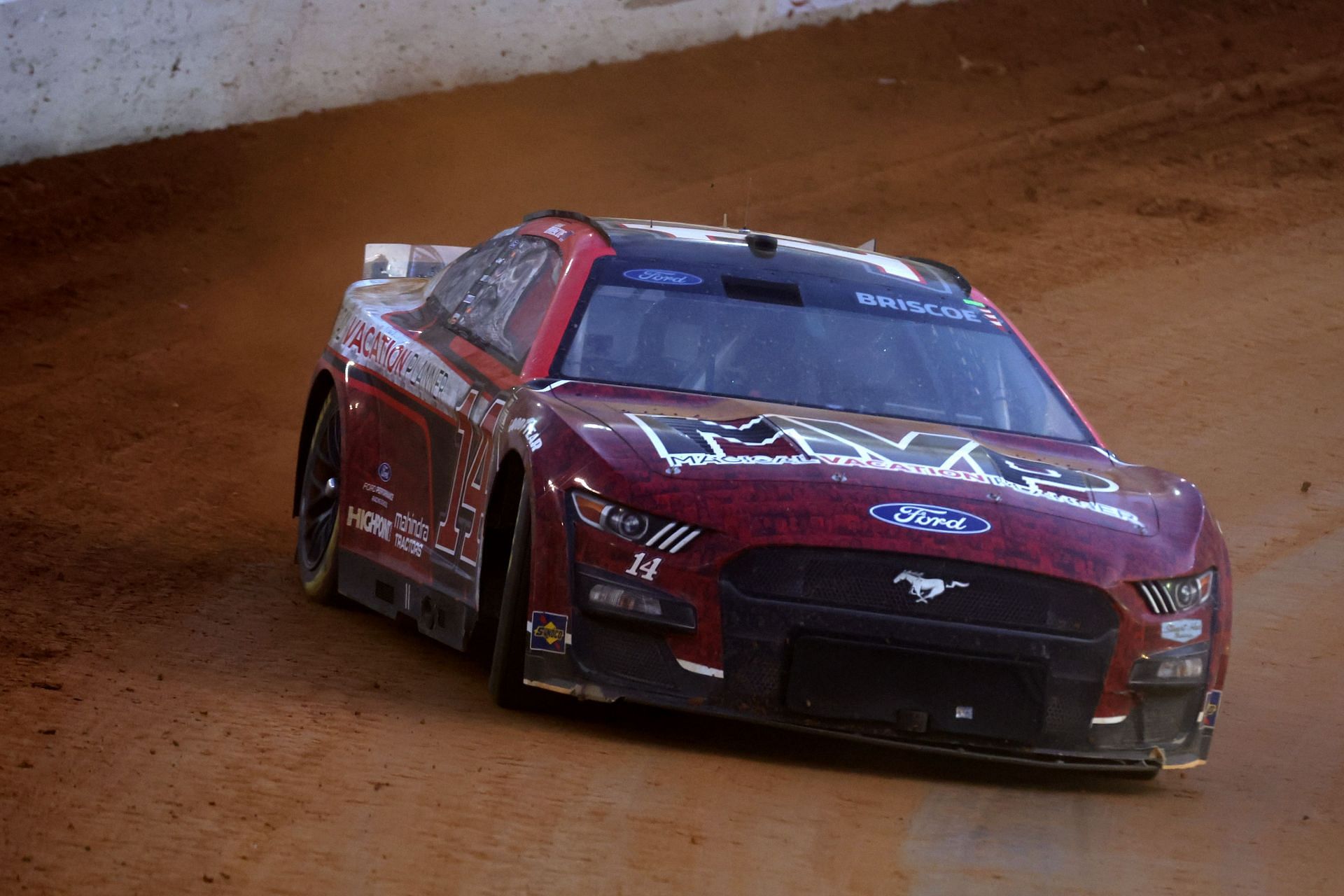 Briscoe in action during NASCAR Cup Series Food City Dirt Race