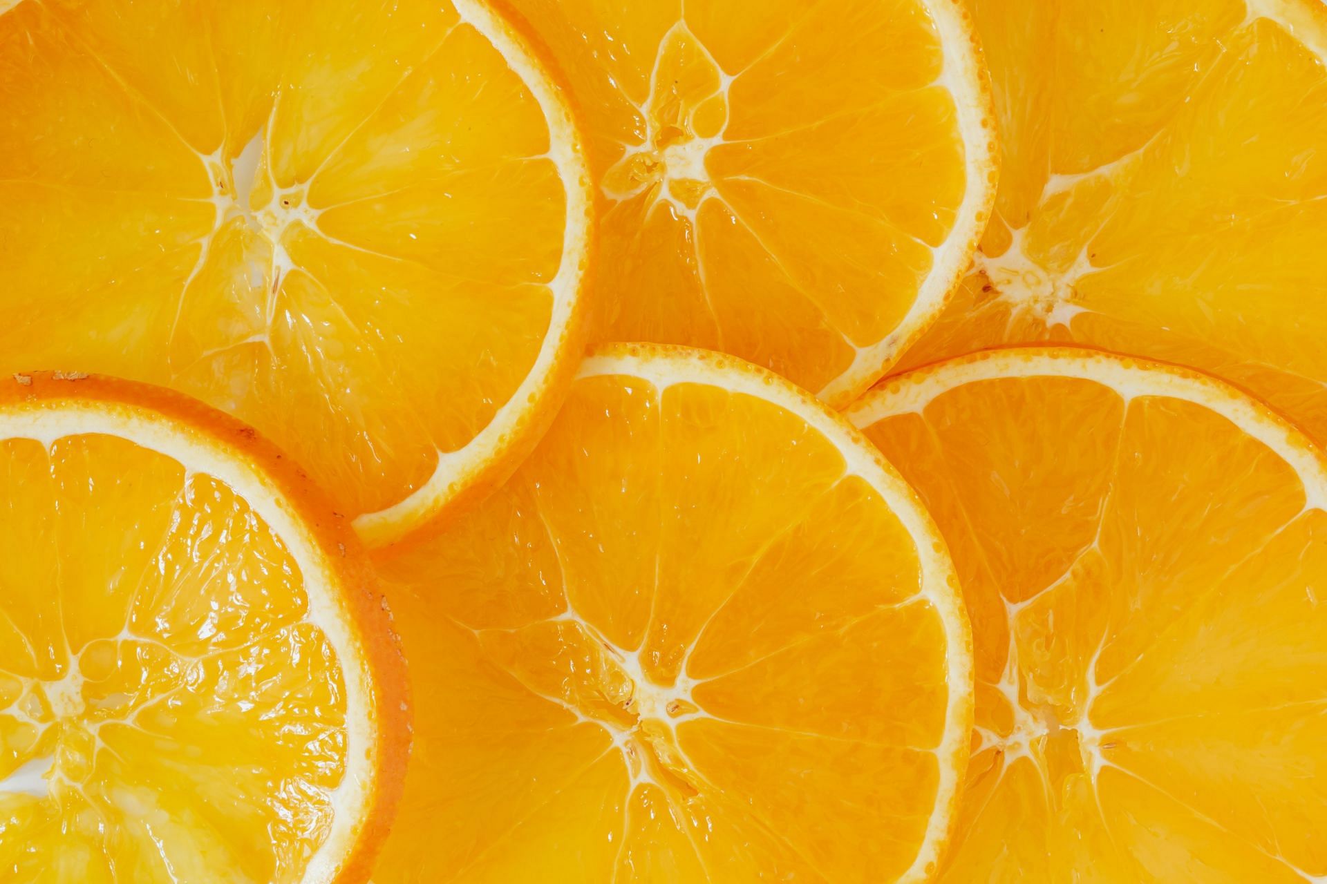 Vit C is the best vitamin for crepey skin. (Image via Pexels / karolina grabowska)