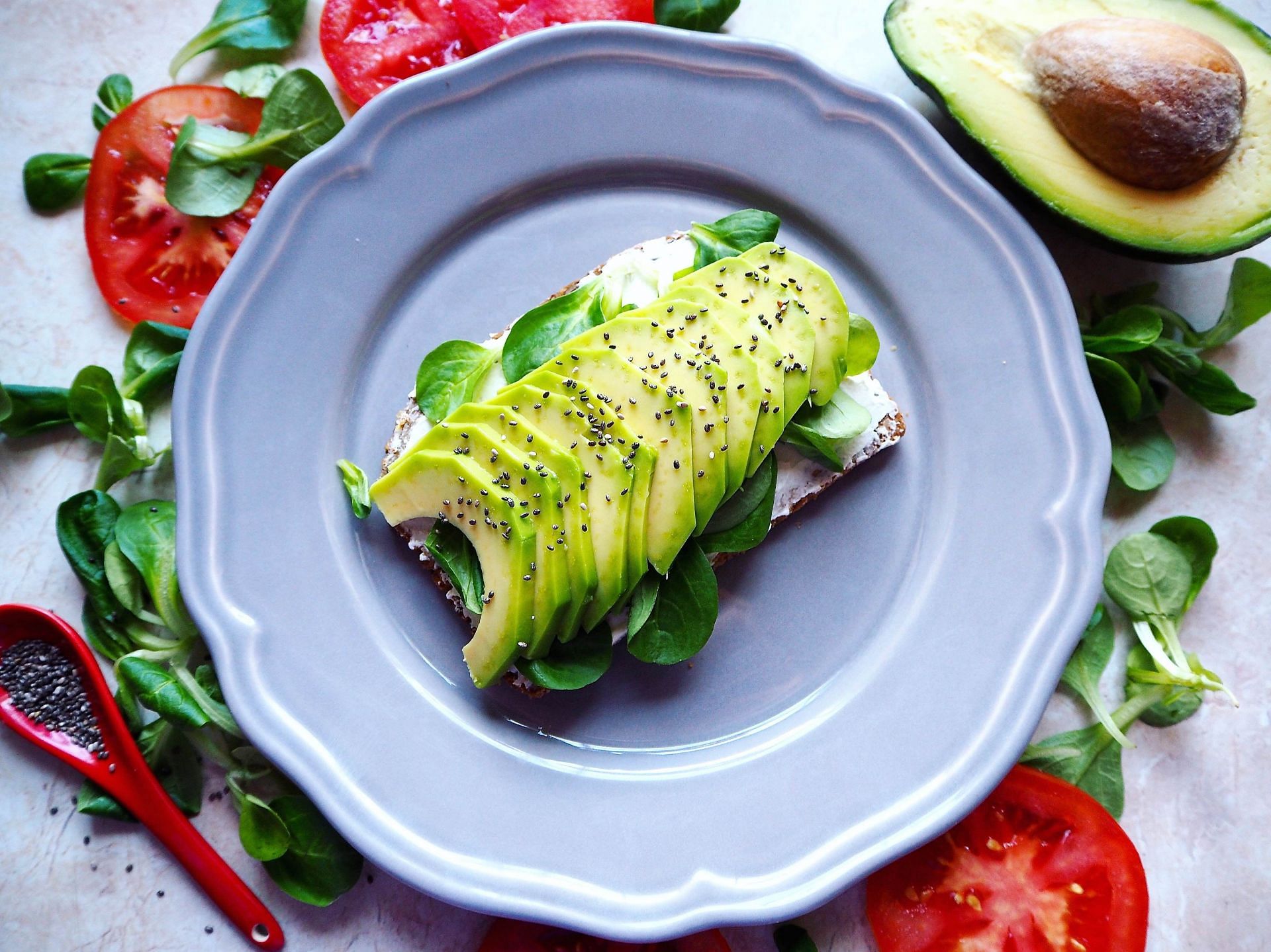 Avocados are a great source of vitamin B6 (Image via Pexels)