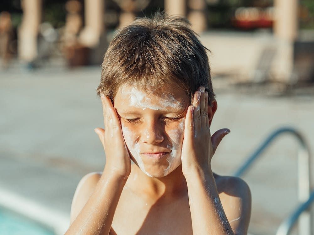SUnscreen myths: You need to reapply sunscreen even on cloudy days (image via Pexels/Kindel Media)