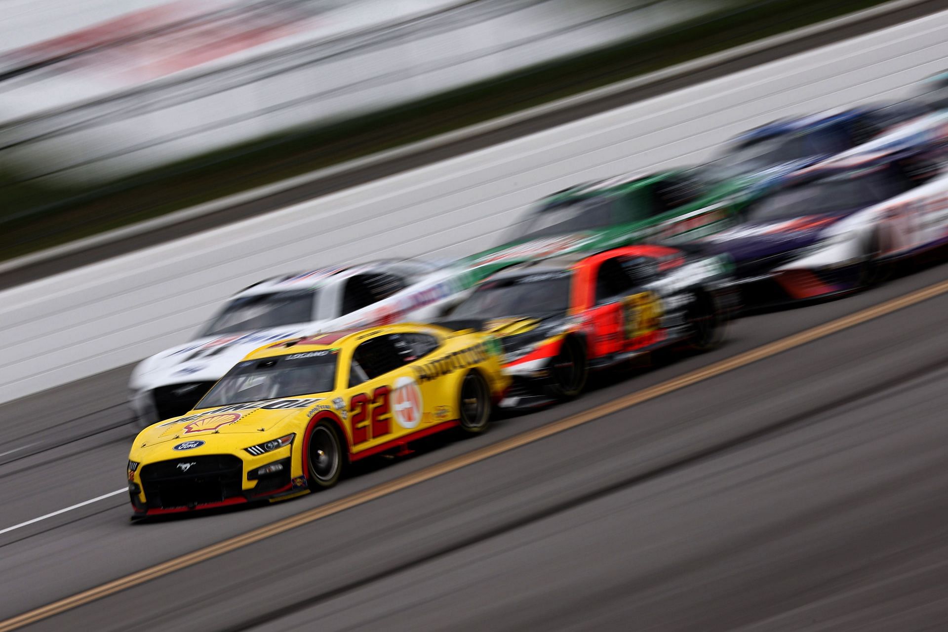 Joey Logano leading the field in NASCAR Cup Series GEICO 500