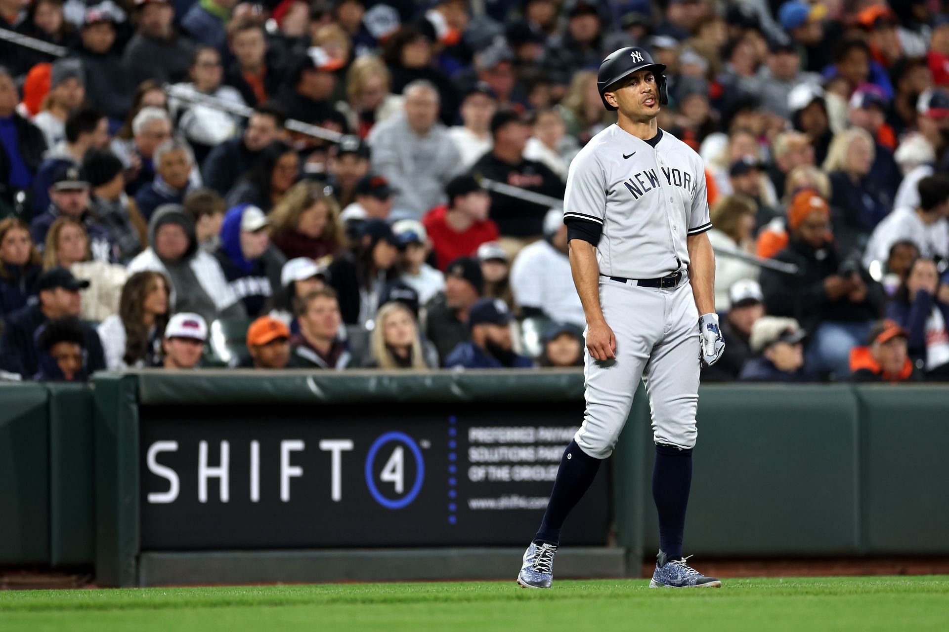 Yankees' Giancarlo Stanton strains hamstring, expected to miss 4 to 6 weeks  
