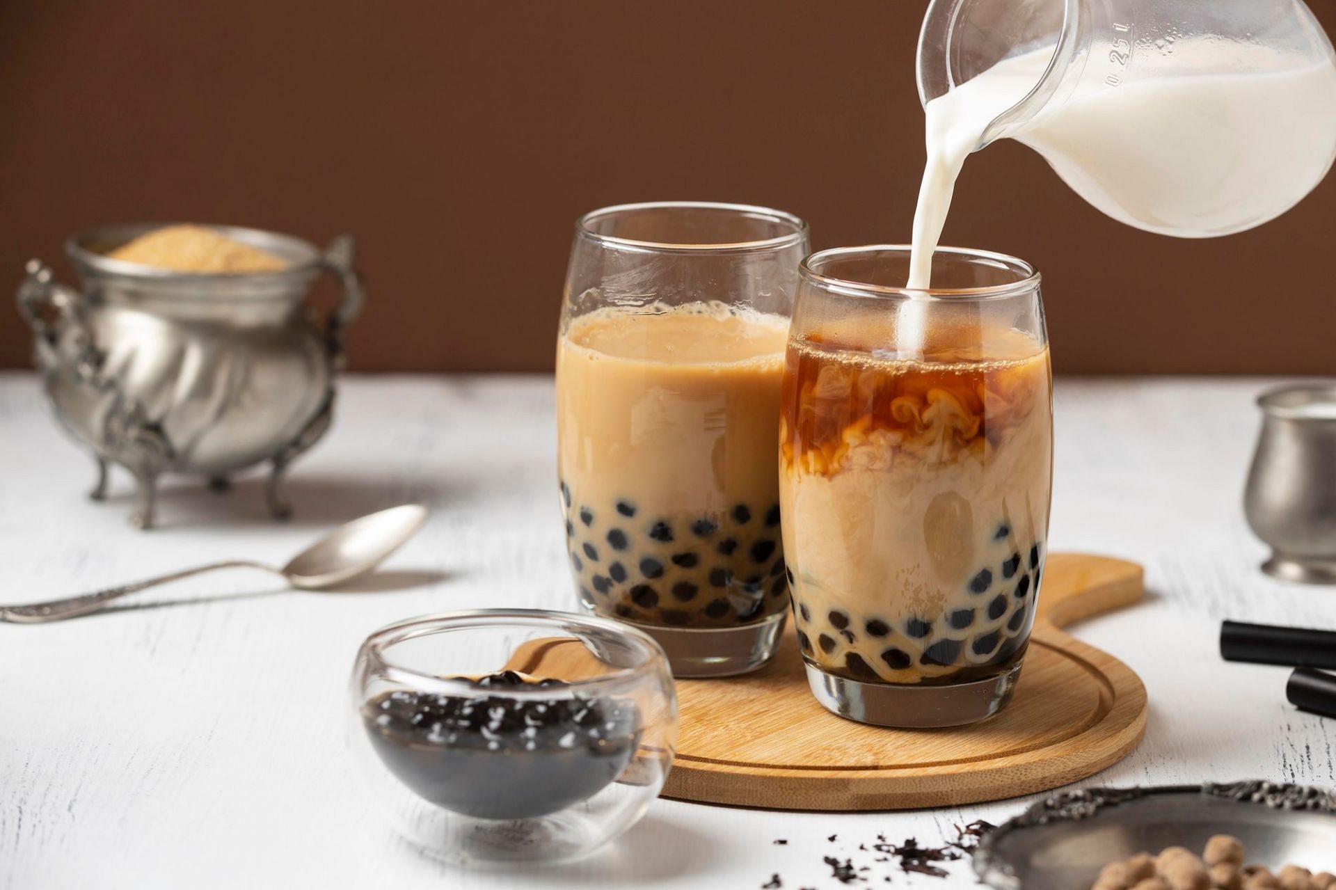 It&#039;s made with tea, milk, and tapioca pearls. (Image via Freepik)