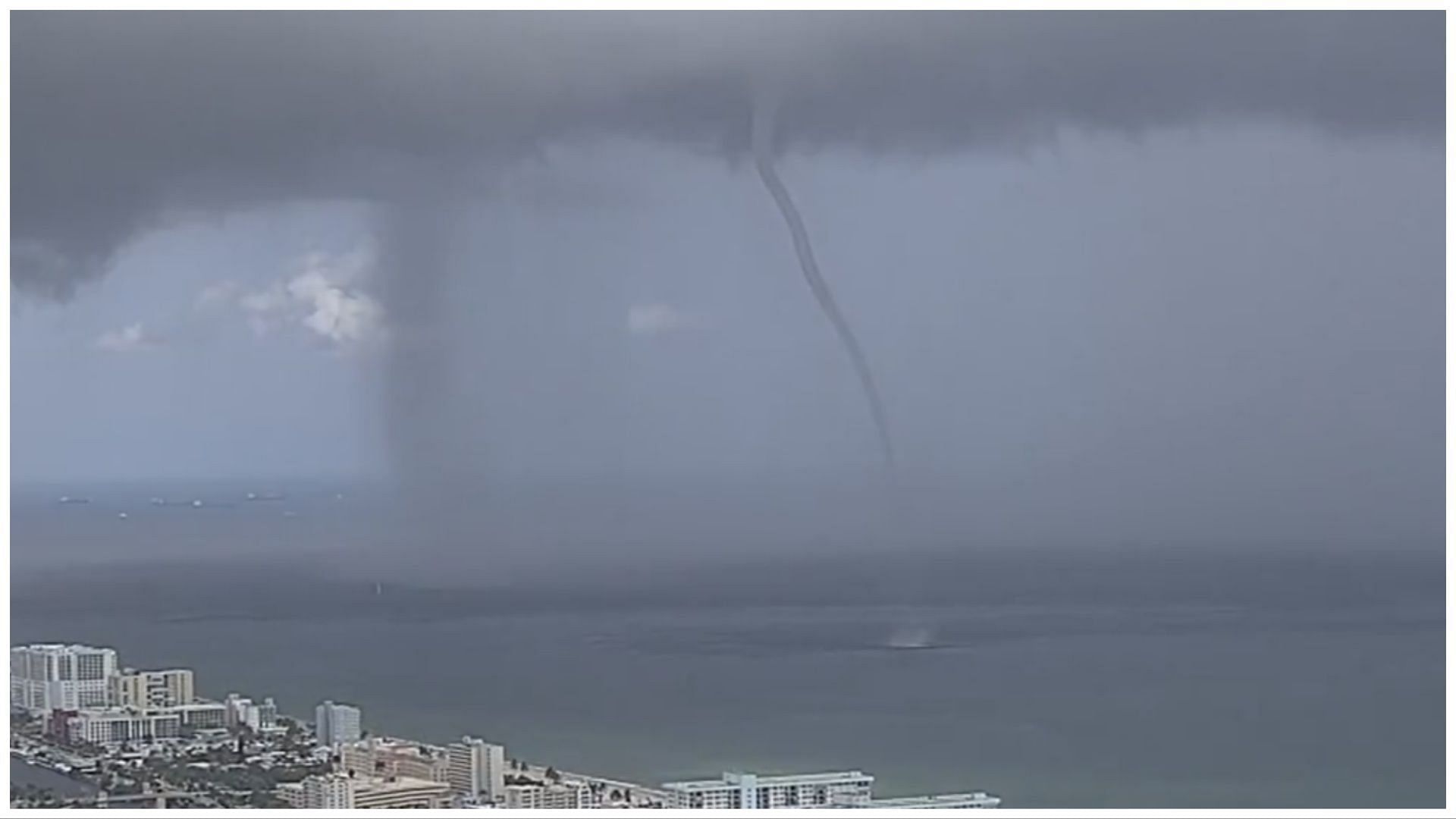 Waterspout hits crowded Hollywood Beach (Image via Twitter/JRodzMIA)