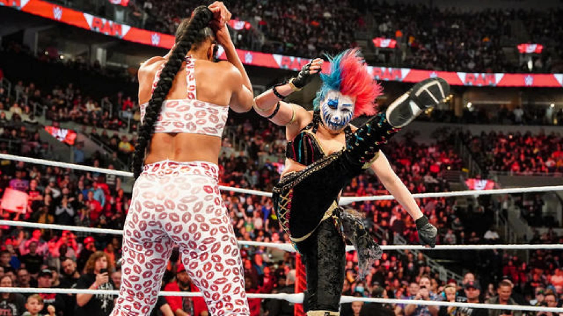 Asuka faces Bianca Belair at WrestleMania, but has been battling her &quot;fans&quot; all weekend