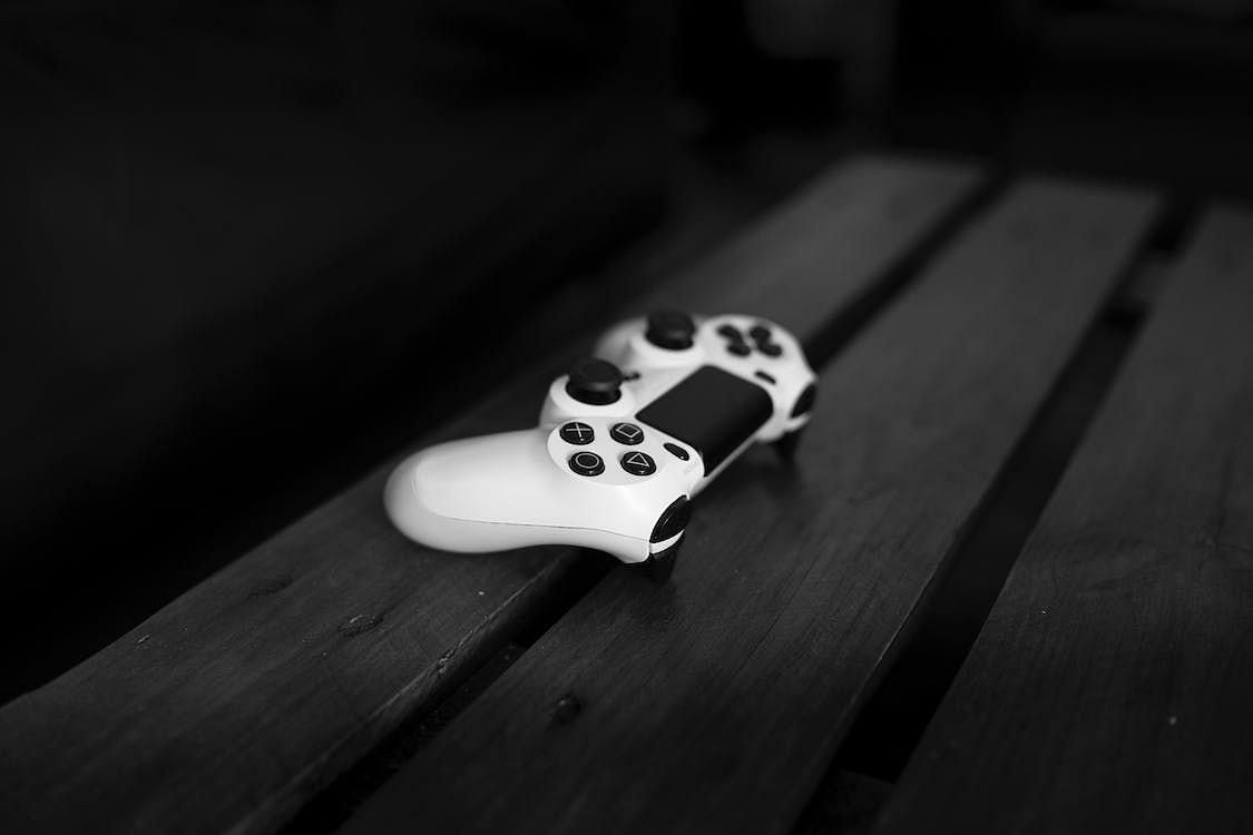 playing games late into the night can disrupt your sleep patterns, leading to various health problems like exhaustion, lack of focus, and an increased risk of chronic diseases (Borja Lopez/ Pexels)