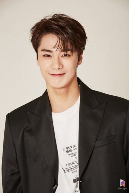 ASTRO fans in India conduct memorial service for Moonbin to mourn