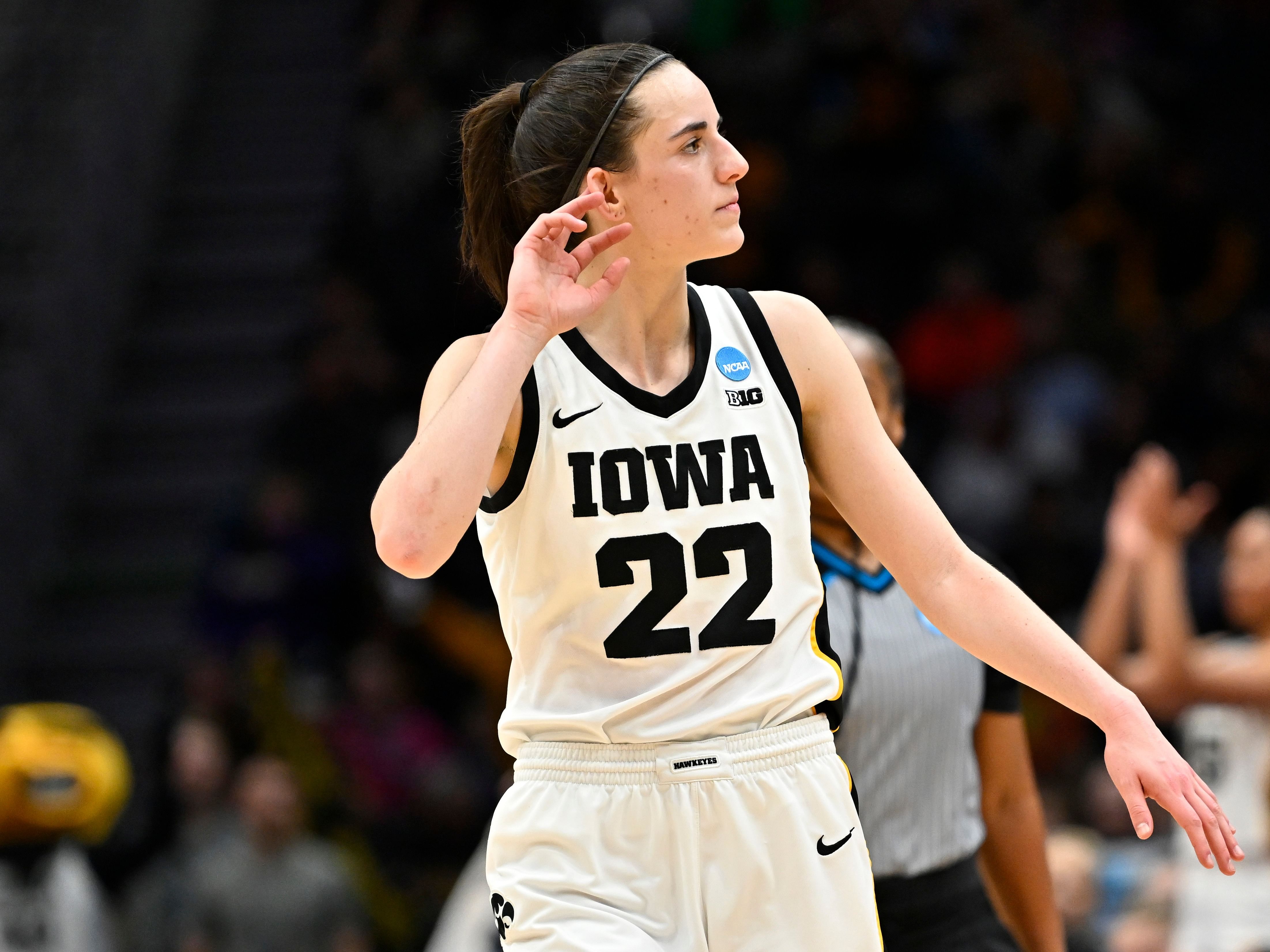 Angel Reese taunted Iowa's Caitlin Clark and exposed an NCAA double  standard - Vox