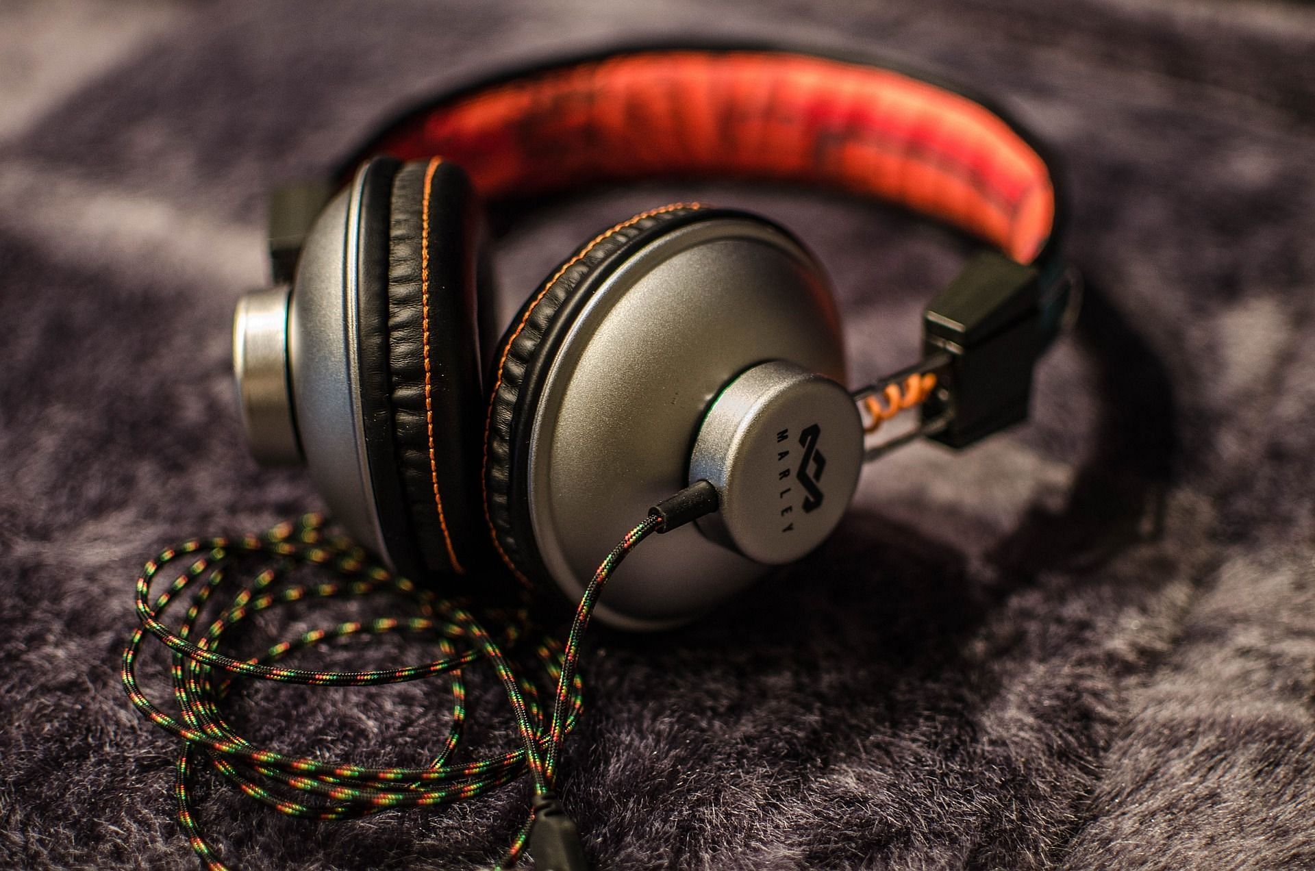 Headphone (Image via Pixabay/egonkling)