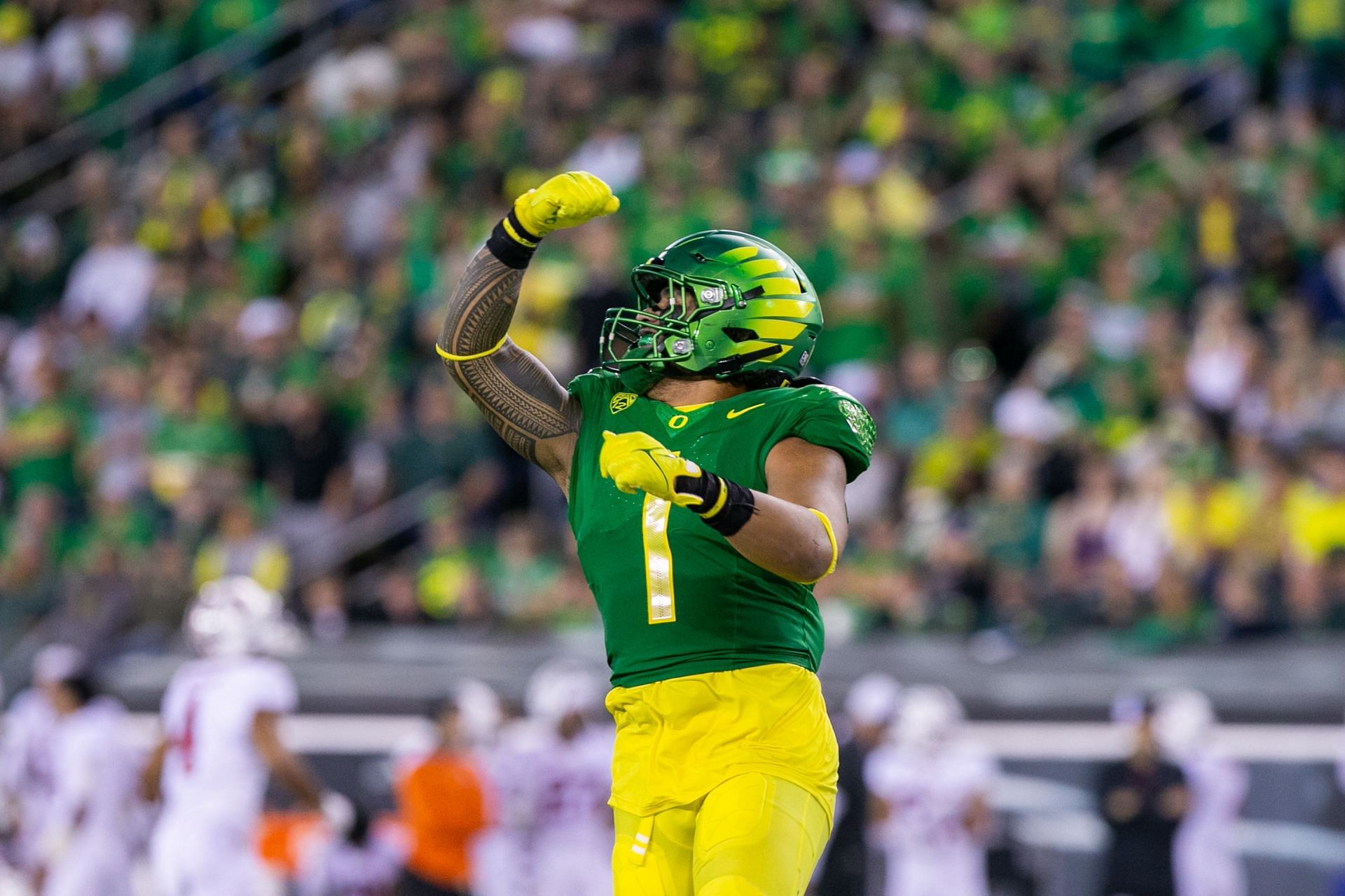 Oregon Ducks LB Noah Sewell