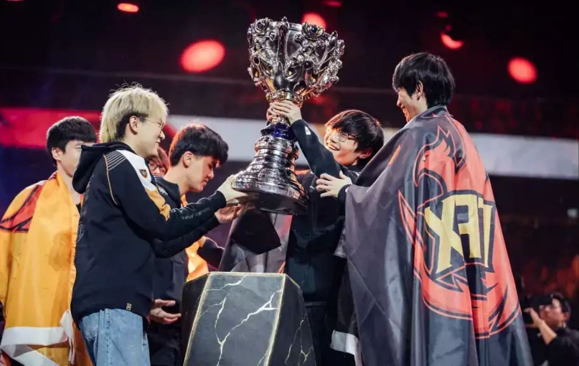 FunPlus Phoenix lifting the Summoner&rsquo;s Cup in 2019 (Image via Riot Games)