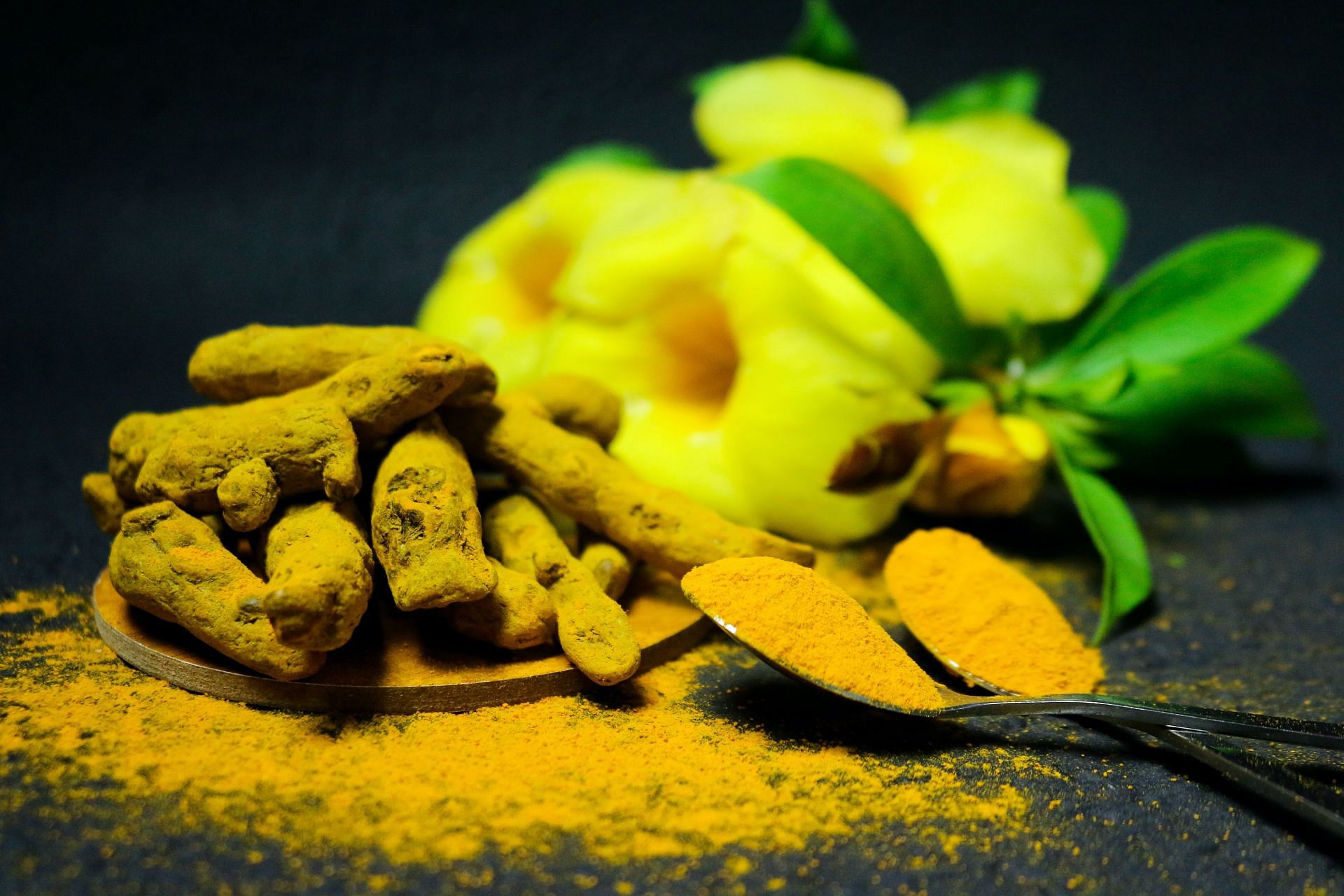 Golden milk made from turmeric can be one of the coffee alternatives (Image via Pexels)