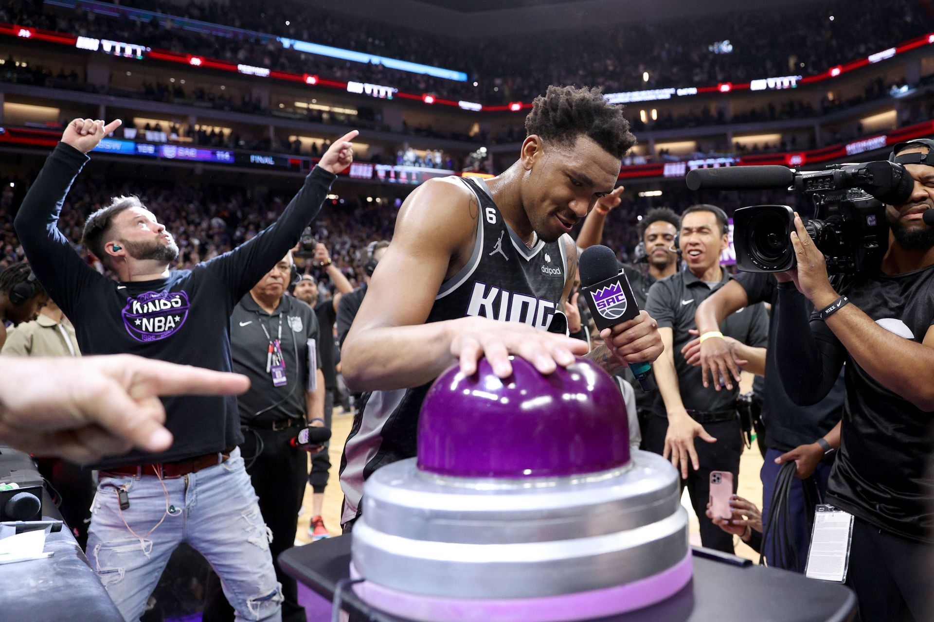 A dream come true': Sacramento Kings fans celebrate as playoff