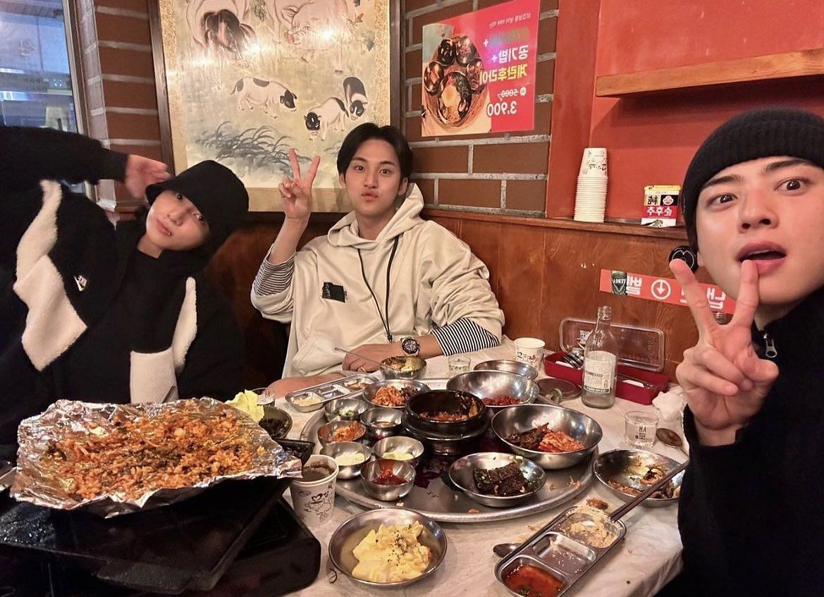 SEVENTEEN&apos; Mingyu reunites with the &apos;97 liners, BTS&apos; <b>Jungkoo...</b>