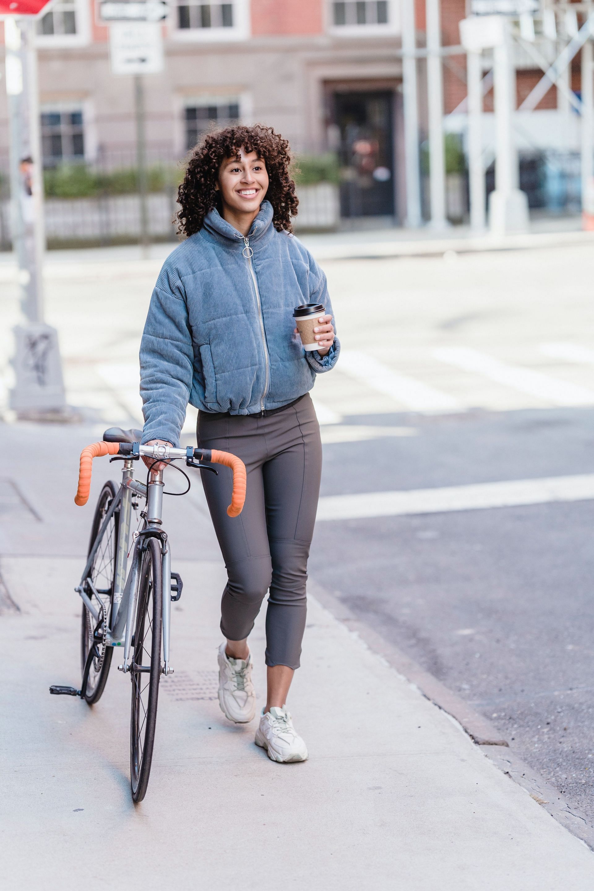 Using coffee to enhance your workout. (Image via Pexels)