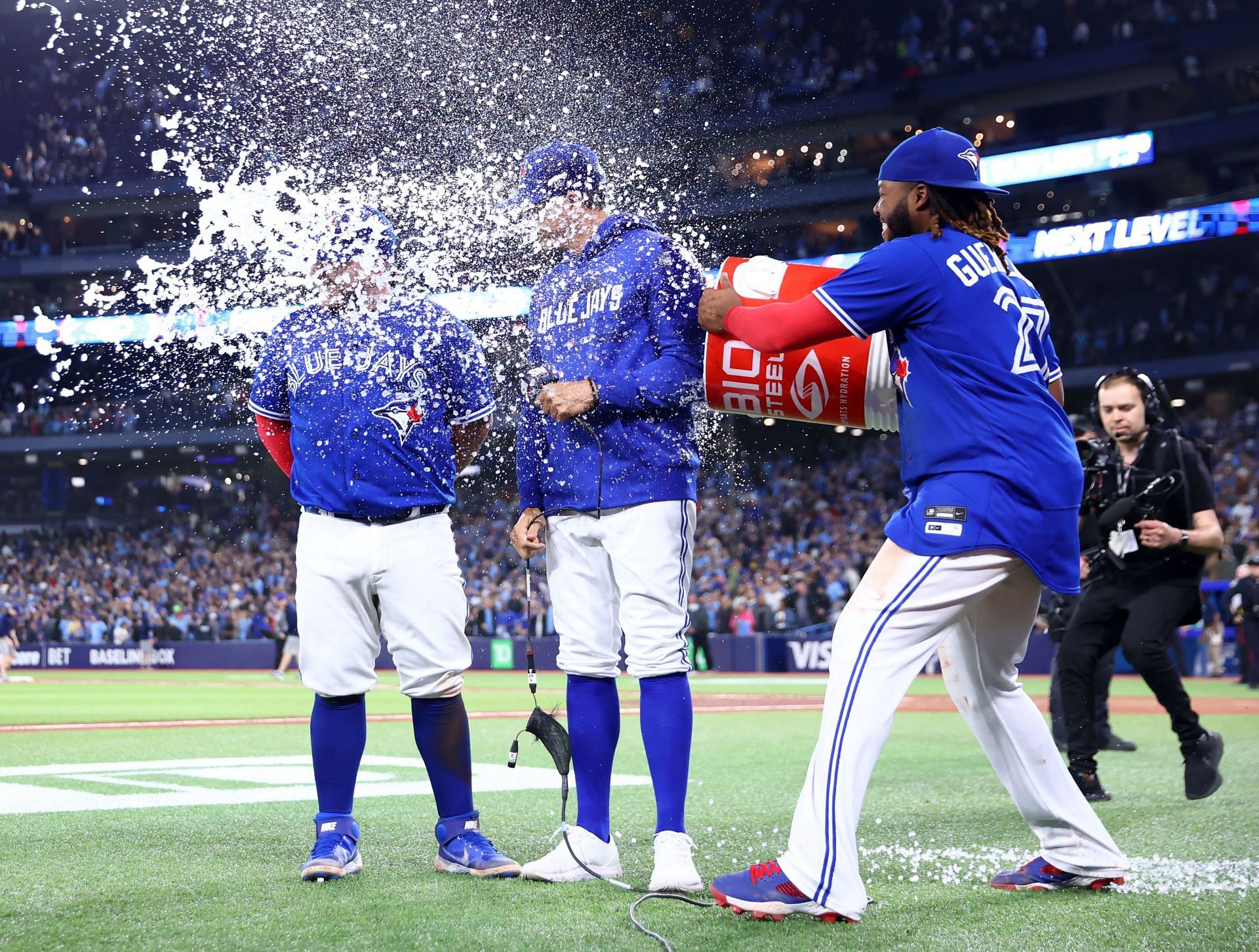 Daulton Varsho's walk-off single, 04/29/2023