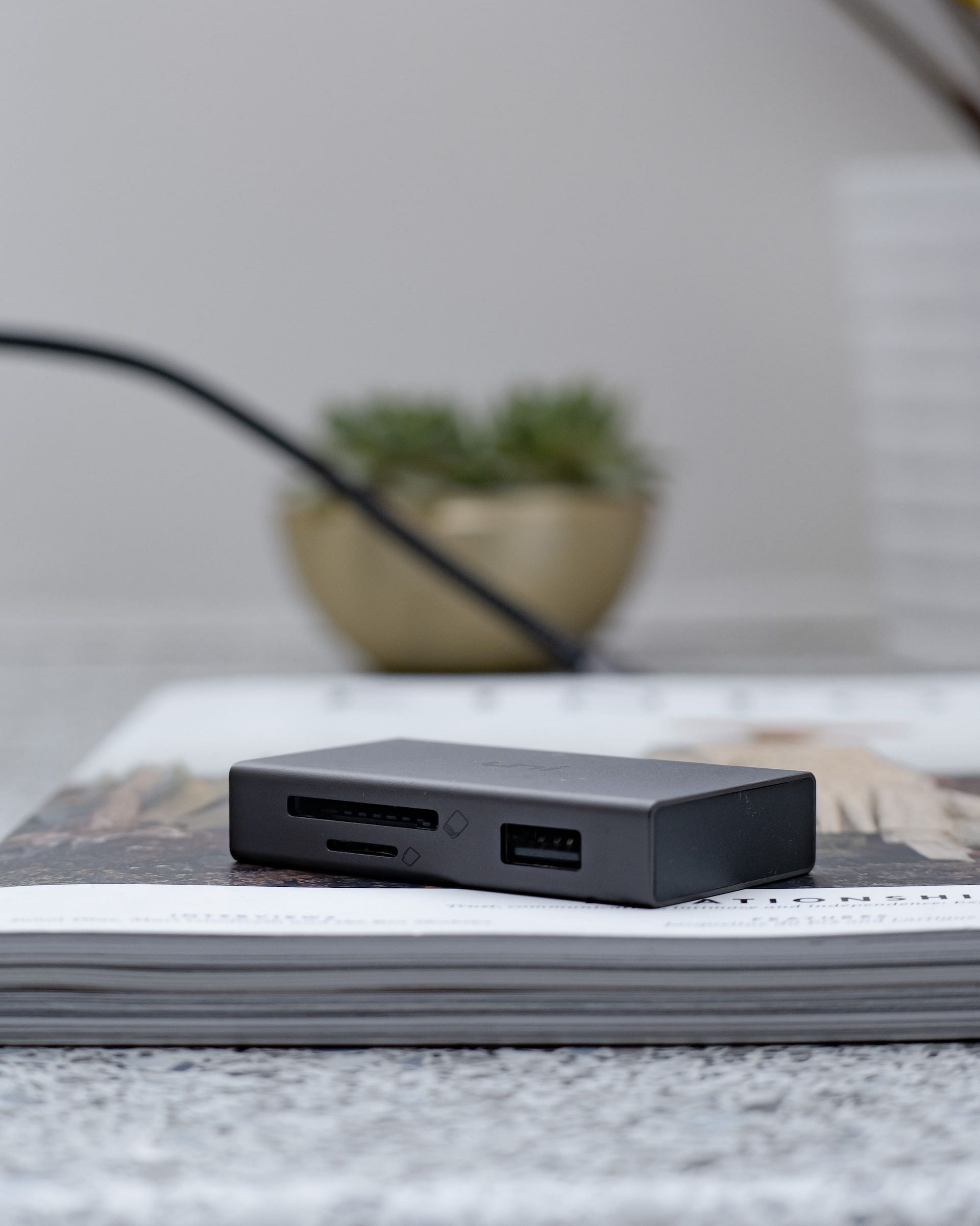 USB C hub (Image via Unsplash/Lasse Jensen)