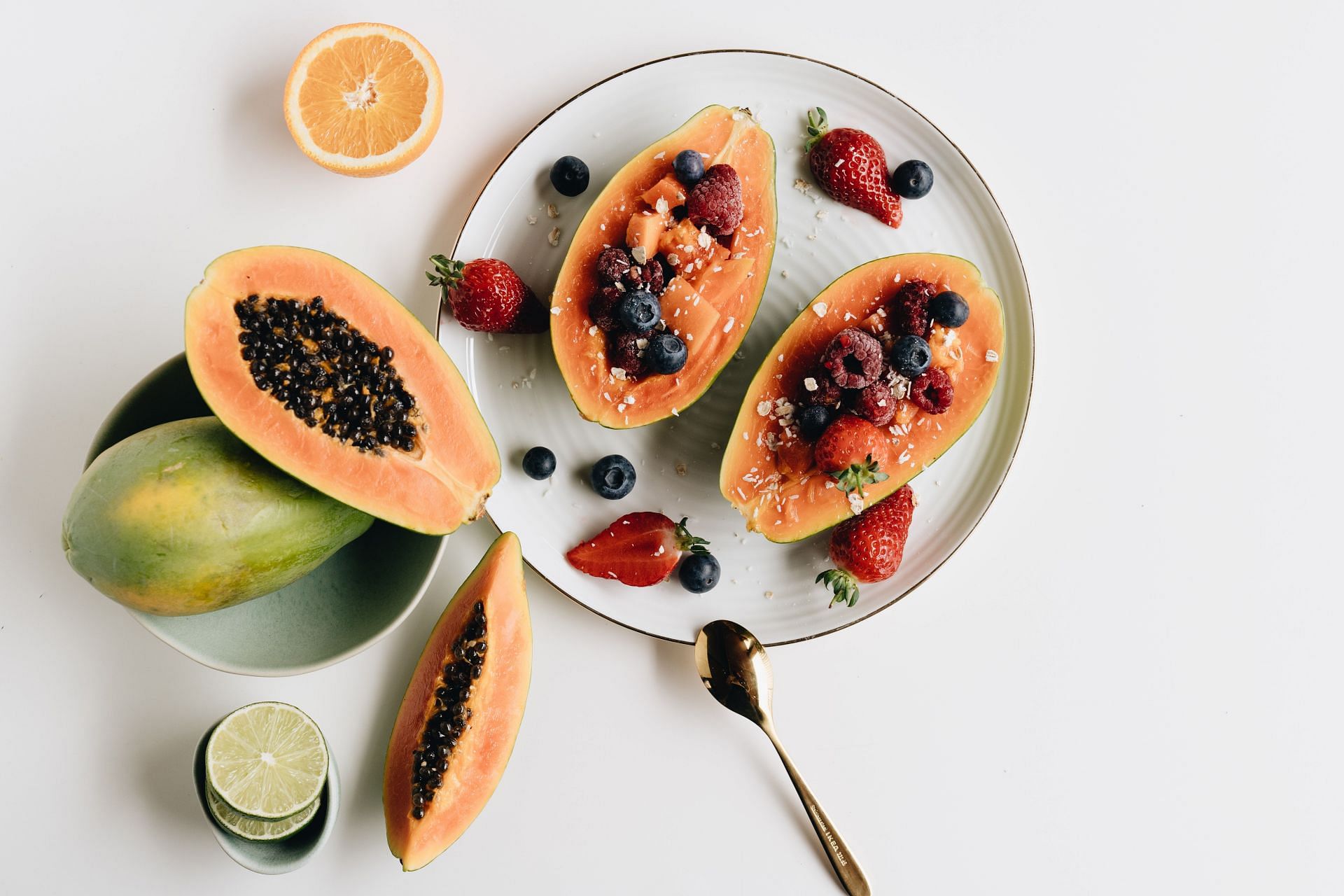 Papayas are rich in folic acid which promotes heart health (Image via Pexels)