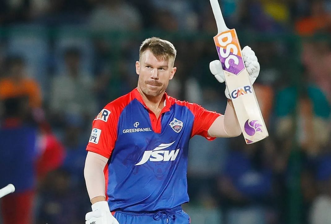 David Warner raising his bat after a fifty [IPLT20]